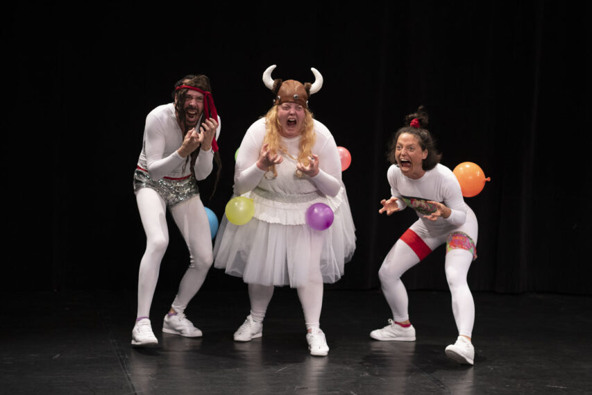 MUCH TOO MUCH – en tournée